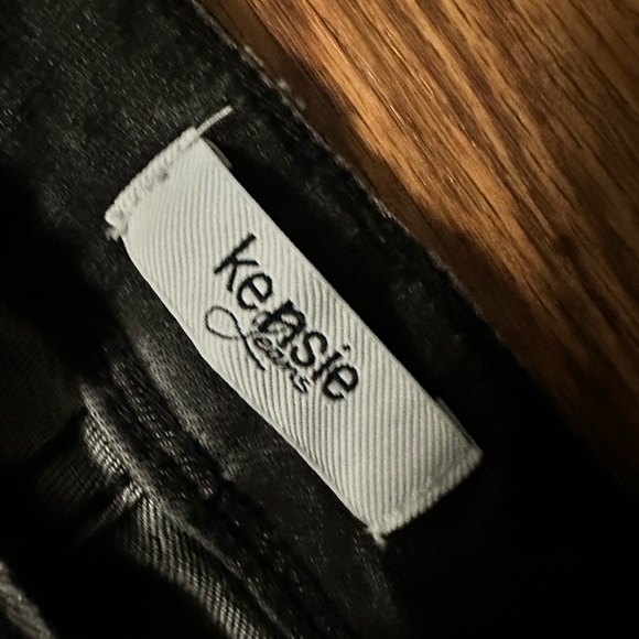 Kensie Embroidered Jeans With Flowers, Cropped Mid Rise Distressed Black - Picture 8 of 10